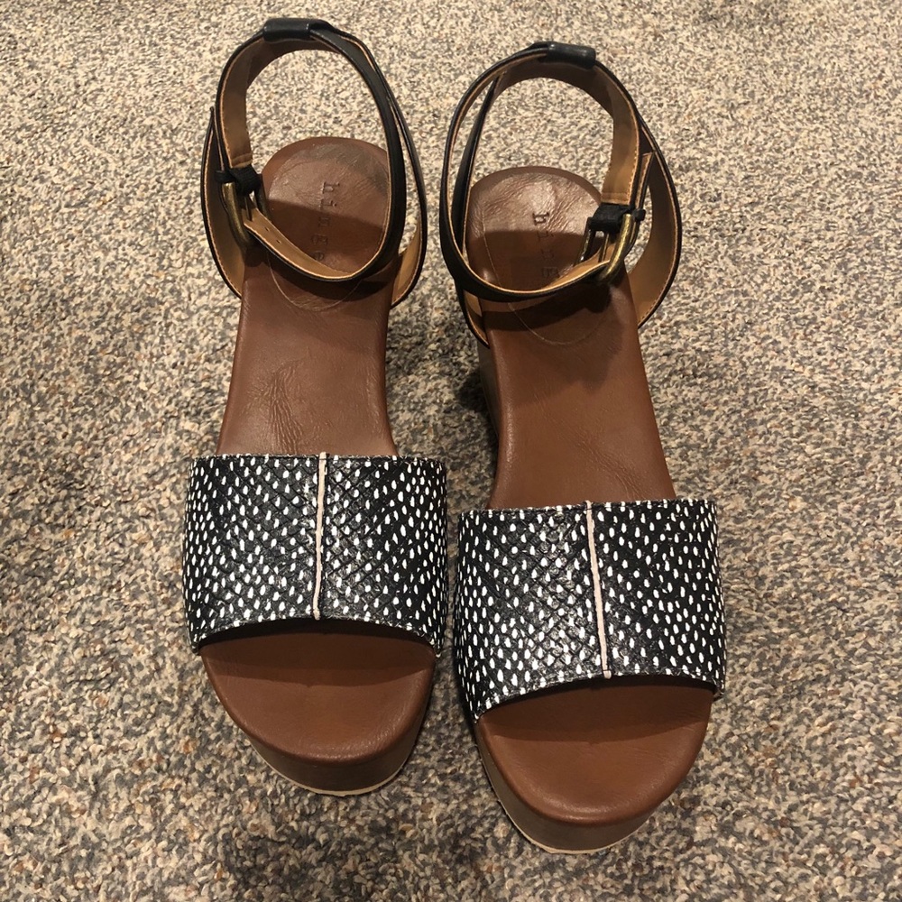 Hinge Platform Sandals